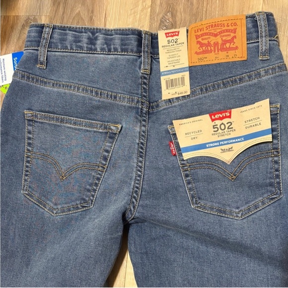 Boys Levi’s Jeans with Shirt - Picture 2 of 3